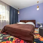 Amsterdam Plaza & 5*