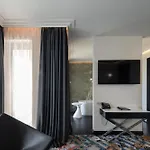 Amsterdam Plaza & Готель 5*