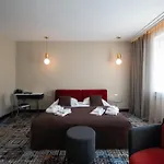 Amsterdam Plaza & Готель Паланга