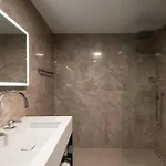 Готель Amsterdam Plaza & 5*