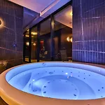 Amsterdam Plaza & 5*