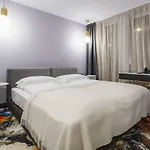 Amsterdam Plaza & 5*