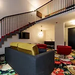 Amsterdam Plaza & Готель