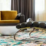 Amsterdam Plaza & Готель 5*
