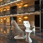 Amsterdam Plaza &
