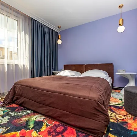 Amsterdam Plaza & 5*