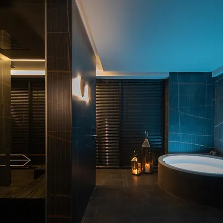 Amsterdam Plaza & Hotel 5*