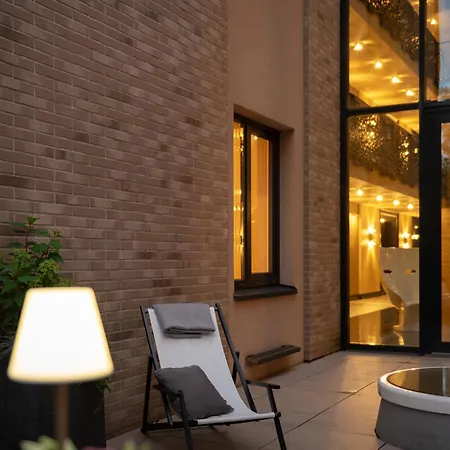 Amsterdam Plaza & 5*