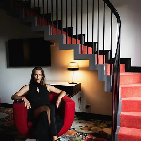 Amsterdam Plaza & Hotel