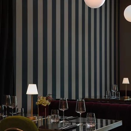 Отель Amsterdam Plaza & 5*
