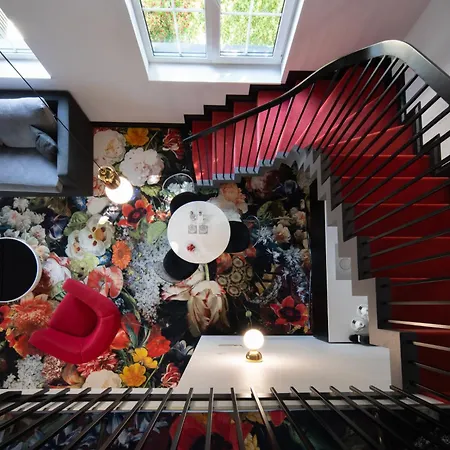 Amsterdam Plaza & بالانغا