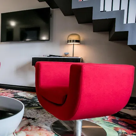 Amsterdam Plaza & Hotel 5*