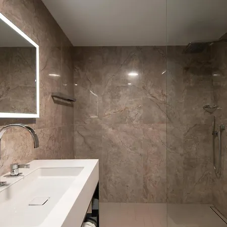 Hotel Amsterdam Plaza & 5*