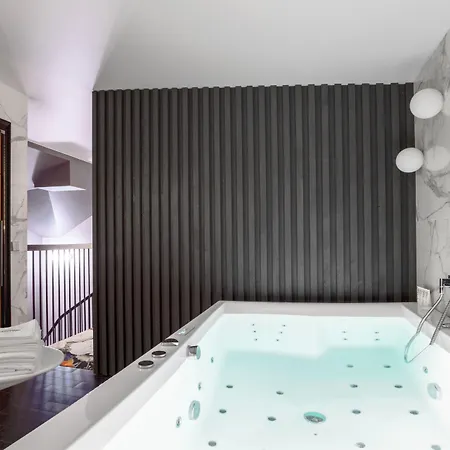 Amsterdam Plaza & Hotel