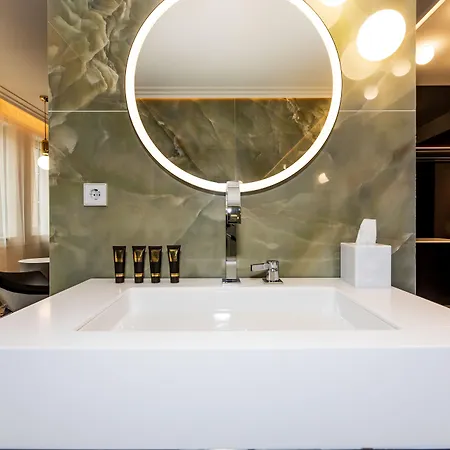 Amsterdam Plaza & Hotel