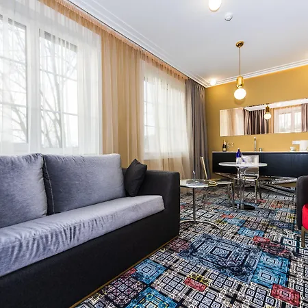 Amsterdam Plaza & Hotel 5*