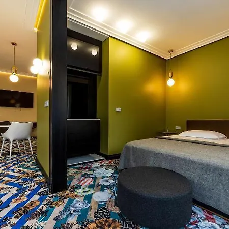Amsterdam Plaza & 5*