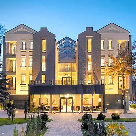 Amsterdam Plaza &