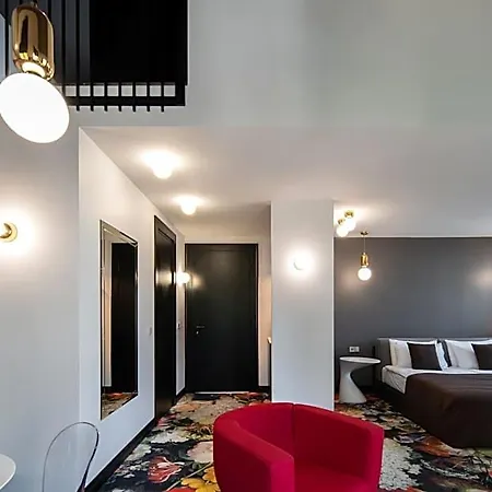 Amsterdam Plaza & Hotel 5*