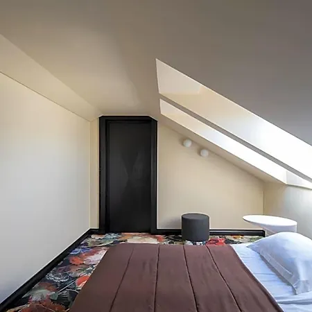 Amsterdam Plaza & 5*