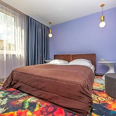 Amsterdam Plaza & Hotel 5*