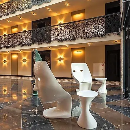 Hotel Amsterdam Plaza & 5*