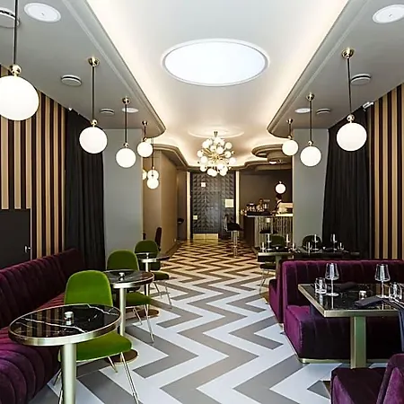 Amsterdam Plaza & Hotel