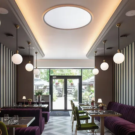 Hotel Amsterdam Plaza & 5*