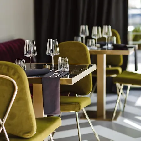 Отель Amsterdam Plaza & 5*