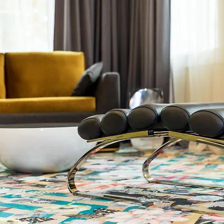 Amsterdam Plaza & Отель 5*