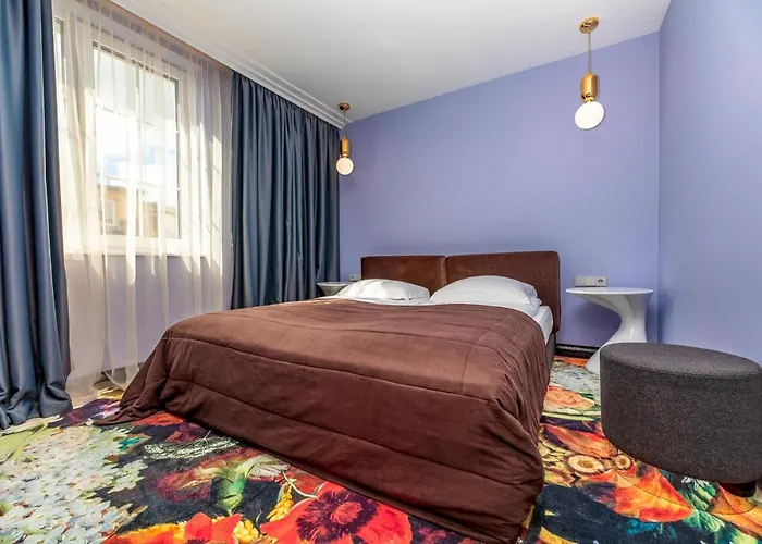 Amsterdam Plaza & 5*