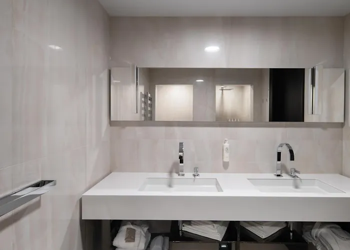 فندق Amsterdam Plaza & بالانغا