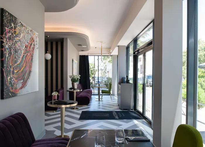 Amsterdam Plaza & 5*