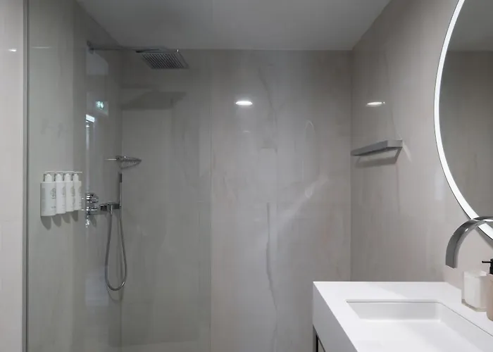 Отель Amsterdam Plaza & 5*