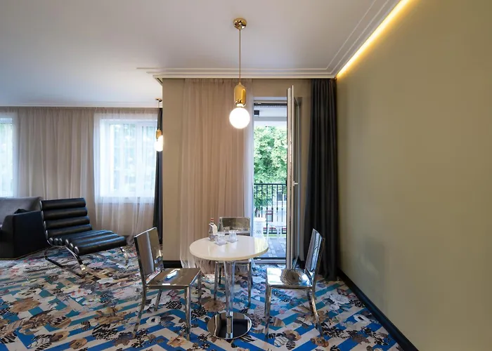 Amsterdam Plaza & Palanga