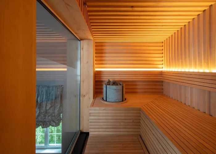 Amsterdam Plaza & Hotel