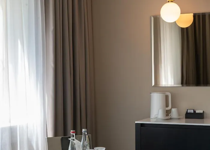 Amsterdam Plaza & Отель 5*