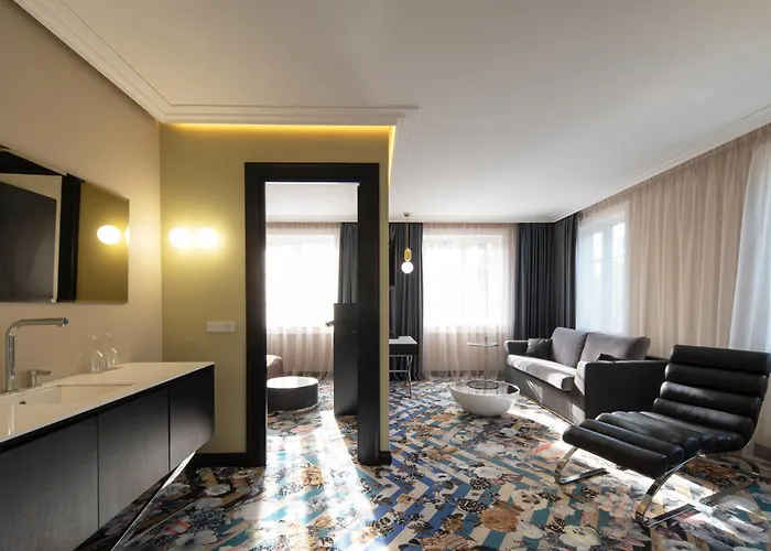 فندق Amsterdam Plaza & بالانغا