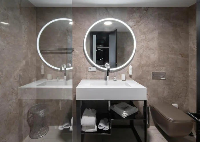 Отель Amsterdam Plaza &