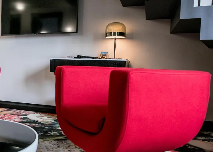 Amsterdam Plaza & Hotel 5*