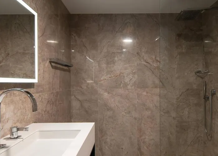 فندق Amsterdam Plaza & 5*