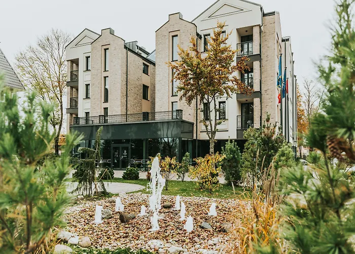 Amsterdam Plaza & بالانغا