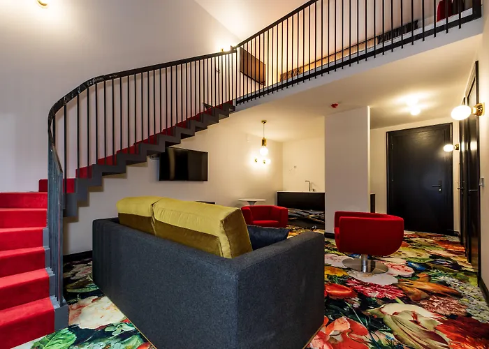 Amsterdam Plaza & Hotel