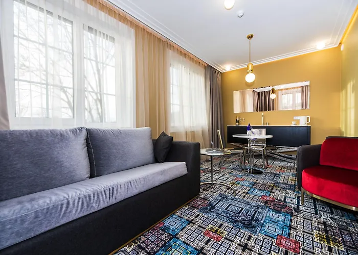 Amsterdam Plaza & Hotel 5*