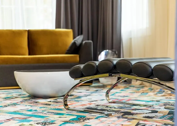 Amsterdam Plaza & Hotel 5*