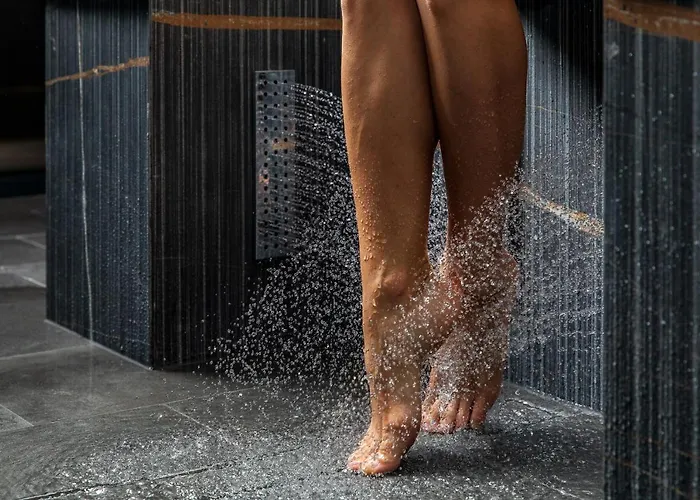 Amsterdam Plaza & Отель